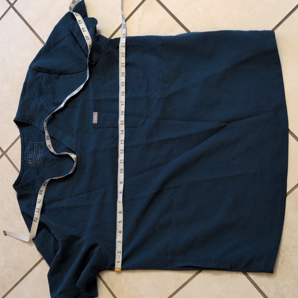 FIGS Technical Collection Chisec Three-Pocket Scrub Top Caribbean Blue XL - Picture 8 of 11